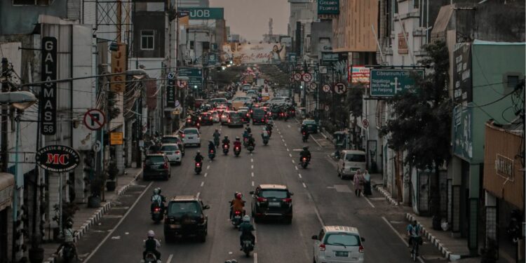 Bandung Kota Romantis di Titik Tertentu Saja, Lainnya ya Suram Mojok.co kota bandung