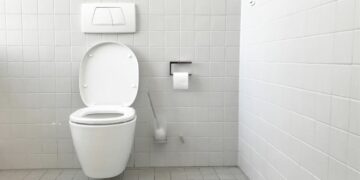Toilet Indomaret dan Alfamart, Penyelamat saat Perjalanan Jarak Jauh Mojok.co