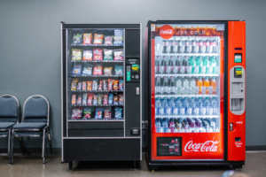 Mempertanyakan Kehadiran Vending Machine di Food Court UNESA Ketintang, Keputusan yang Sia-sia