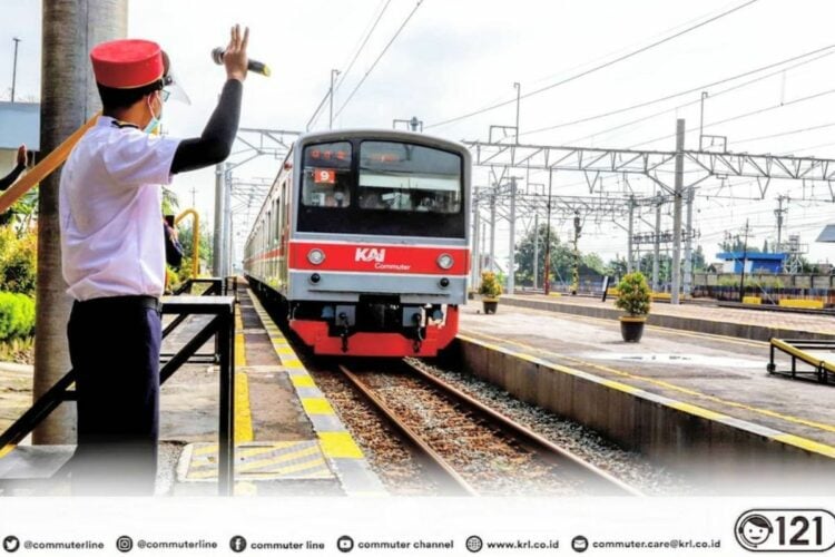 Nggak Perlu Kaget kalau KRL Jogja-Solo Penuh Sesak, yang Paham Transportasi Umum Bukan Cuma Orang Jakarta!
