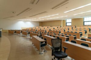 UNESA Jangan Buru-buru Mengejar World Class University, deh. Itu Kampus Ketintang Surabaya Masih Banjir, lho!