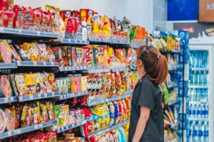 5 Rekomendasi Camilan Indomaret di Bawah 10 Ribu yang Isinya Nggak Cuma Angin