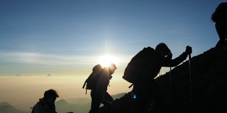 Mitos Pendakian Gunung yang Masih Dipercaya hingga Saat Ini dan Berhasil Saya Patahkan