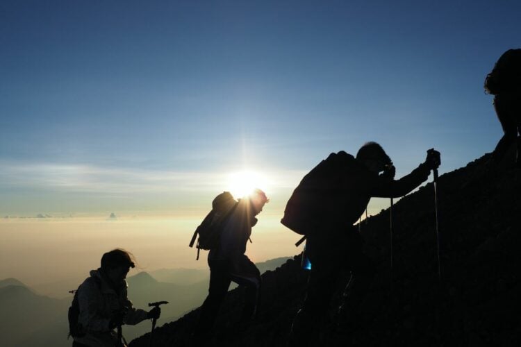Mitos Pendakian Gunung yang Masih Dipercaya hingga Saat Ini dan Berhasil Saya Patahkan
