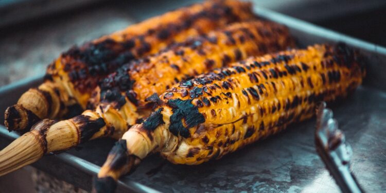 Bakar-bakaran Daging Bukan Budaya Kita, Budaya Kita Adalah Makan Jagung Bakar di Malam Tahun Baru