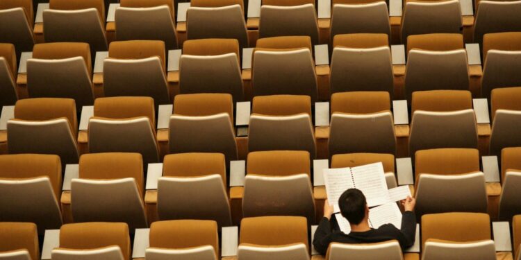 Yudisium Lebih Layak Dirayakan daripada Sempro, Sidang, dan Wisuda Mojok.co