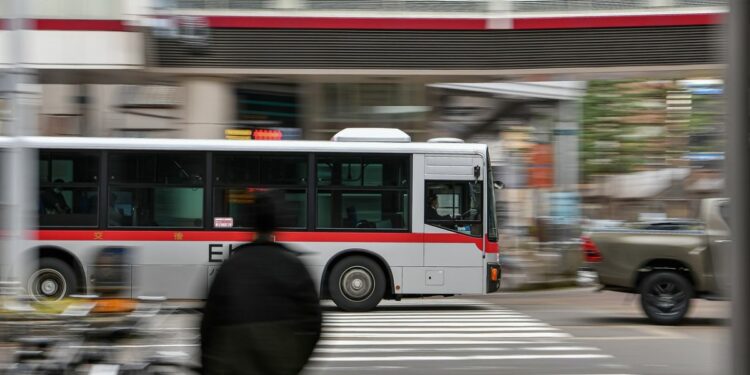 Sudah Saatnya Sopir Bus Ugal-Ugalan Itu Ditertibkan, Nyawa Orang Lain Jelas Lebih Berharga ketimbang Harga Diri dan Setoran!