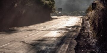 Wajah Baru Jalan Mranggen-Ungaran Tiap Menjelang Pemilu, Pengendara Ikut Full Senyum Mojok.co