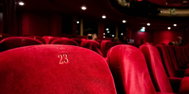 Hobi Nonton Film, Hobi yang Merepotkan bagi Warga Pekalongan Mojok.co