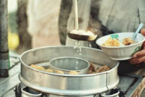 Bakso Cak Bogang: Kuliner Andalan Mahasiswa Surabaya Selatan yang Nggak Cari Cuan, tapi Cari Amal