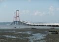 Wisata Kolong Jembatan Suramadu, Potret Warga Surabaya yang Kurang Tempat Healing Mojok.co