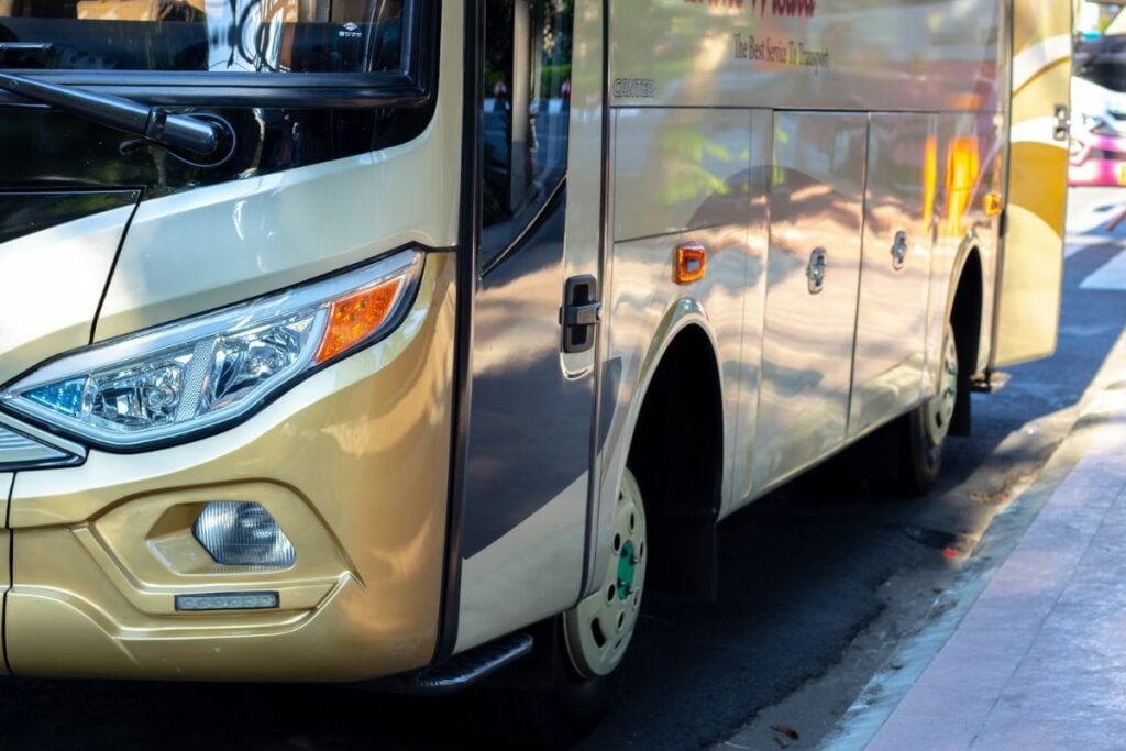 PO Rosalia Indah dan Banyak Pihak Perlu Berbenah supaya Bus Nggak Jadi Sarang Maling Mojok.co