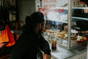 Berkat 1 Logika Ini, Warteg Lebih Nyaman dan Menyenangkan Dibandingkan Warmindo Sebagai Tempat Mengisi Perut dan Mengobati Rindu akan Rumah