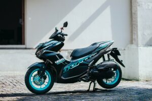 Yamaha Aerox: Motor Yamaha yang Aneh karena Mahal, Boros BBM, Suspensi Keras kayak Batu tapi Jadi Favorit Anak Muda