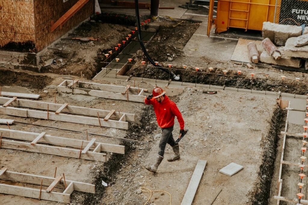 4 Tindakan Curang Kuli Bangunan yang Bikin Kantong Jebol Mojok.co