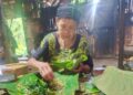 Mencicipi Pecel Pawon Mbah Minah, Kuliner Blora yang Viral karena Jualan Langsung di Dapur Mojok.co