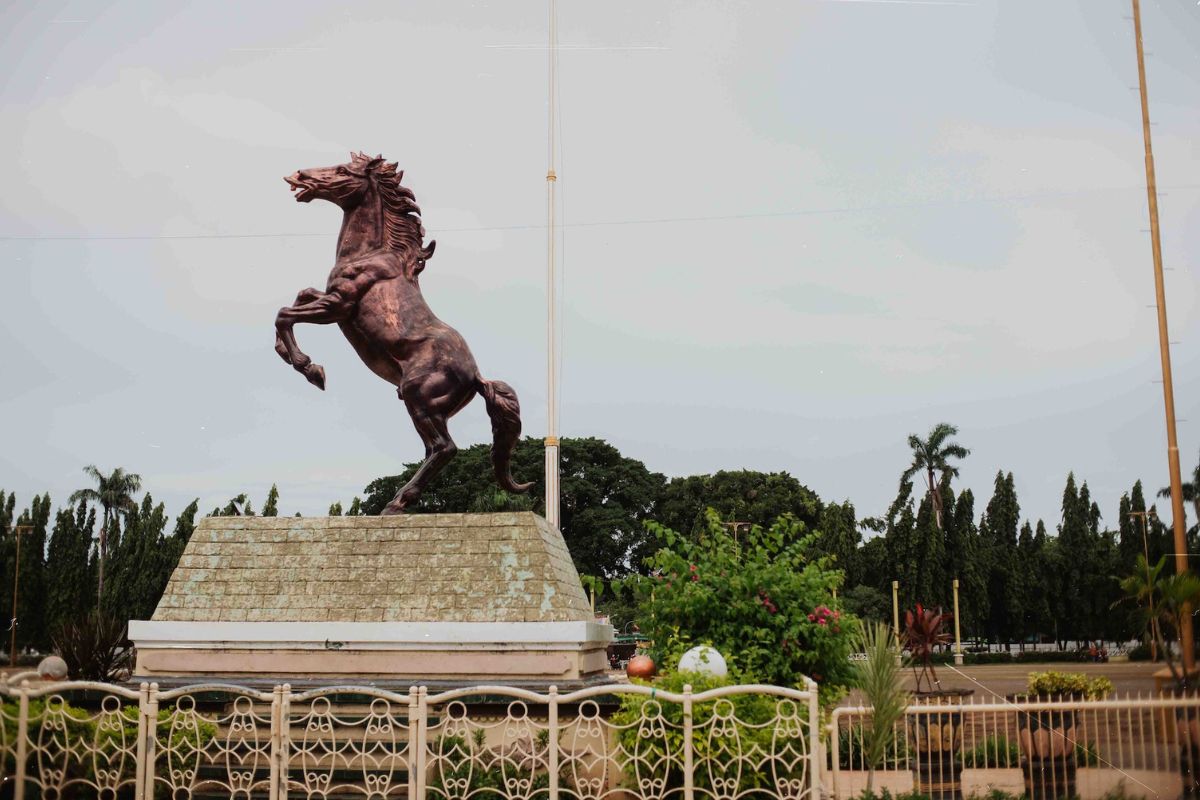 Ampo Camilan Khas Tuban Yang Terbuat Dari Tanah Liat