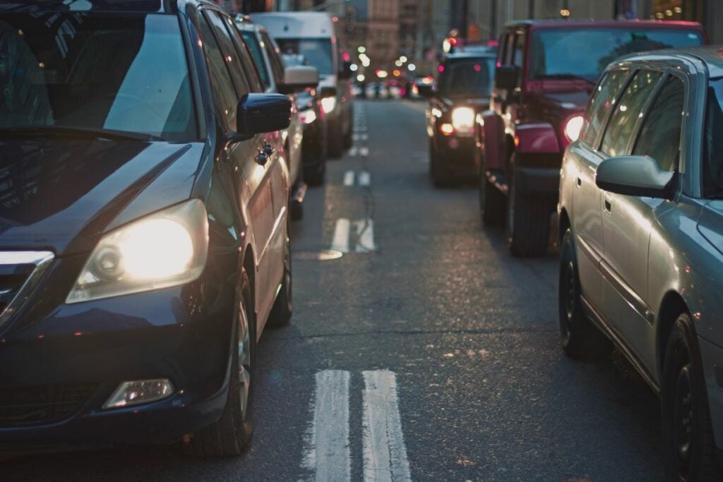 Karawang Kota Pendatang Butuh Transportasi Publik yang Mumpuni Mojok.co