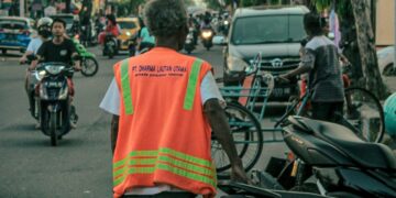 Tukang Parkir Surabaya Bikin Iri Daerah Lain, Sistemnya Canggih dan Lebih Jujur Mojok.co