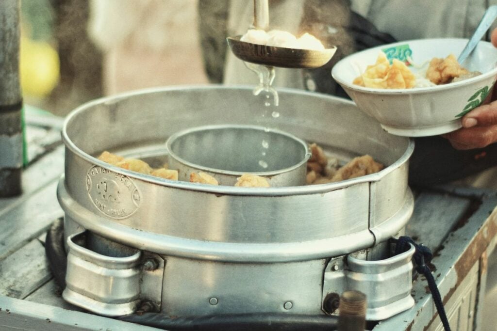 Bakso Kabut Jember, Kuliner Lezat dan Unik yang Kalah Saing dengan Bakso-bakso Lain Mojok.co