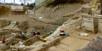 7 Barang “Agak Lain” yang Sering Dibawa Mahasiswa Jurusan Arkeologi Mojok.co