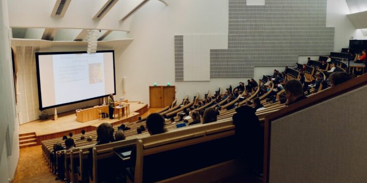 Keresahan Saya terhadap Pegawai Kampus yang Memperlakukan Mahasiswa seperti Sampah