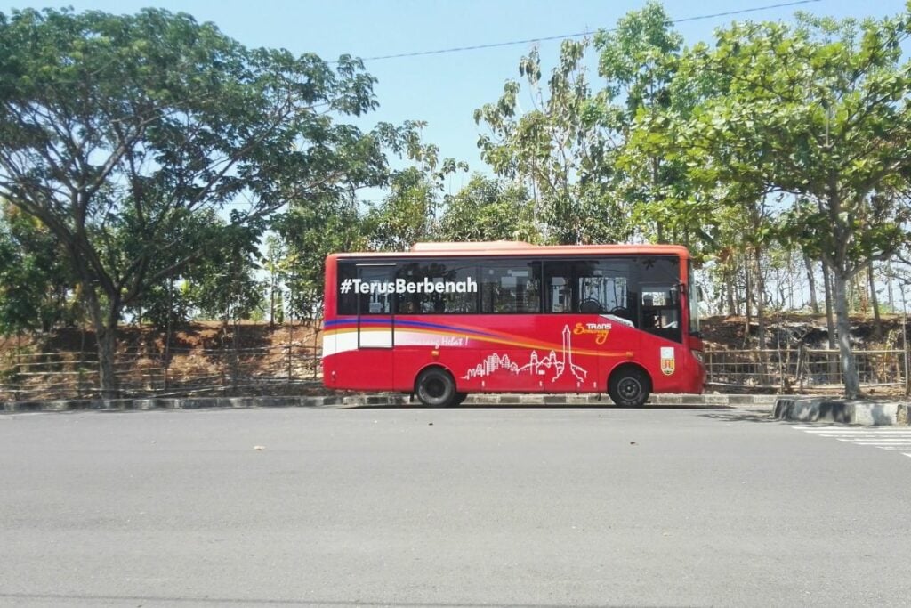 Bus Trans Semarang: Dicintai karena Memudahkan Penumpang, tapi Dibenci Pengendara Lain karena Ugal-ugalan