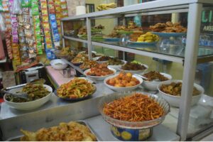 Kalau di Kota Padang Nggak Ada Nasi Padang, di Tegal Tetap Ada Warteg, tapi…