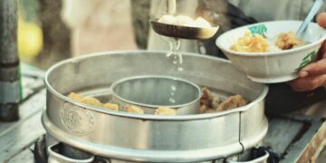Bakso Kasar Cak Ri, Kuliner Unik di Kota Kediri yang Mampu Menyatukan Proletar dan Borjuis