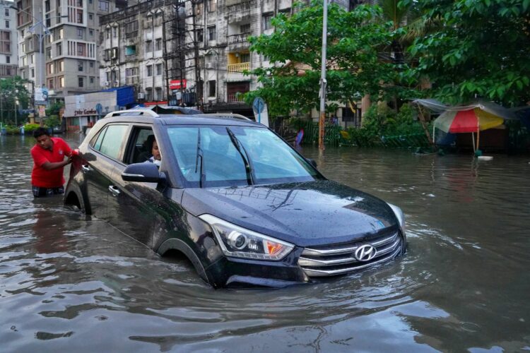 Jalan Kaligawe, Pusatnya Jalanan Rusak dan Banjir di Semarang