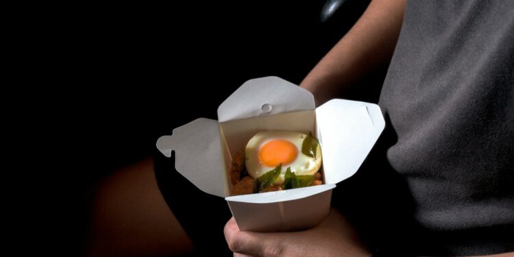 Dosen Penguji Makan Suguhan Sidang, Mahasiswa Meradang (Unsplash)