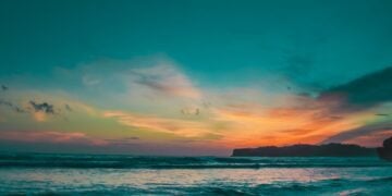 Pantai Gondo Mayit Blitar Jawa Timur Diselimuti Mistis Nyi Roro Kidul (Unsplash)