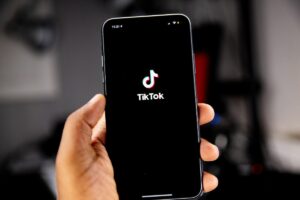 Nonton Film di TikTok, Pelarian Ketika Link Film Ilegal Dibasmi