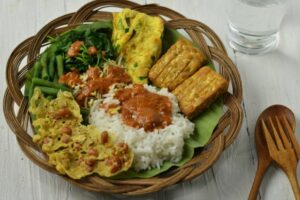 Seminggu di Kediri Bikin Saya Minum Obat Maag Setiap Hari, Semua Gara-gara Pecel Kediri