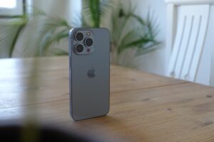 Image iPhone sebagai Hape Terbaik Itu Udah Kuno, Saya Aja Tetep Pilih Android walau Punya Uang Segepok