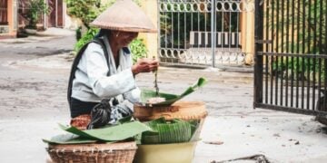 Rawon dan Rujak Cingur Surabaya Minggir Dulu, Wayahe Pecel Semanggi Makanan Underrated Tampil!