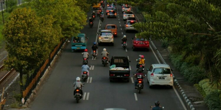 Jangan Pernah Coba Membandingkan Transportasi Umum di Surabaya dengan Jakarta, Surabaya Jelas Kalah 1000 Langkah!