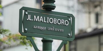 Malioboro Jogja, Jalan Kerajaan yang Kini Jadi Jalan Milik Siapa Saja Mojok.co overtourism
