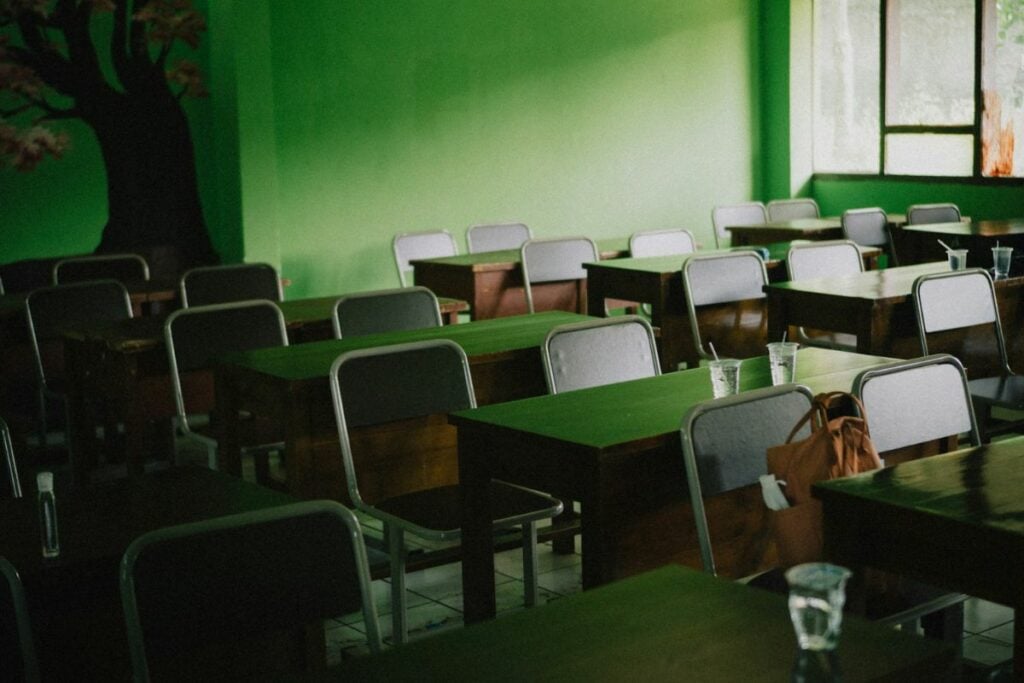 Bangkalan Madura Gudangnya Masalah Pendidikan, Anak-anak Terancam Nggak Bisa Lanjut SMA  Mojok.co