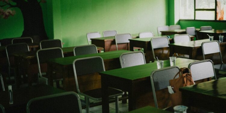 Bangkalan Madura Gudangnya Masalah Pendidikan, Anak-anak Terancam Nggak Bisa Lanjut SMA  Mojok.co