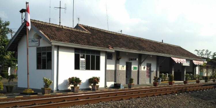 Stasiun Palur Karanganyar, Stasiun Kecil yang Mengabaikan Kenyamanan Penumpang. Mengecewakan! Mojok.co