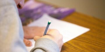 Derita Mahasiswa Jogja Kelas Menengah: UKT Mahal, Sulit Minta Keringanan, Hak-Hak Terabaikan Mojok.co