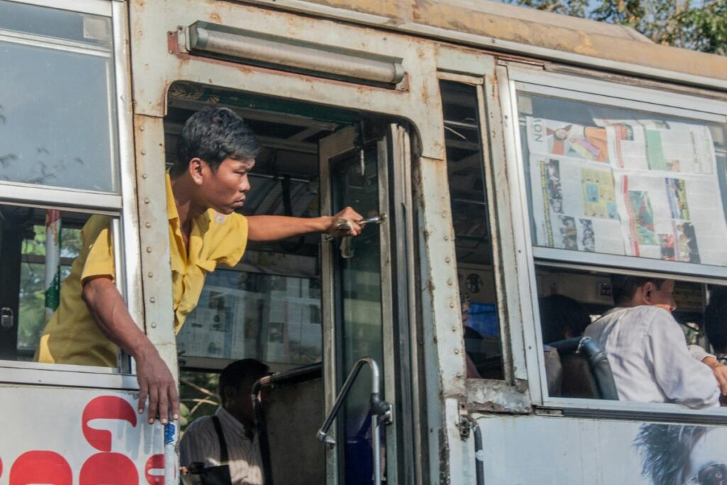 Pengalaman Naik Bus Murni Jaya Rute Pandeglang-Serang: Cara Cepat Menuju Akhirat, Benar-Benar Bikin Tobat Mojok.co