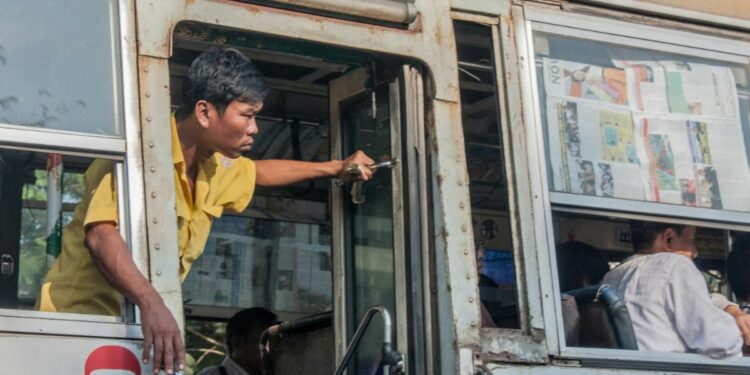 Pengalaman Naik Bus Murni Jaya Rute Pandeglang-Serang: Cara Cepat Menuju Akhirat, Benar-Benar Bikin Tobat Mojok.co