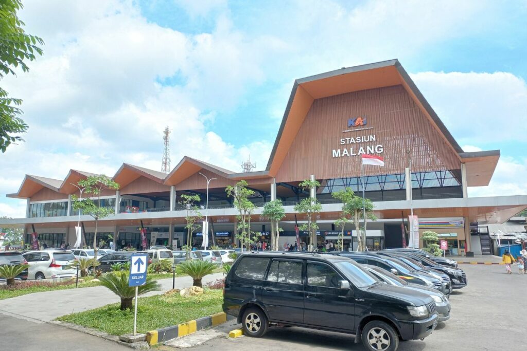 Stasiun Malang, Stasiun Termegah Se-Malang Raya yang Nggak Lebih Baik dari Stasiun Surabaya Gubeng Mojok.co