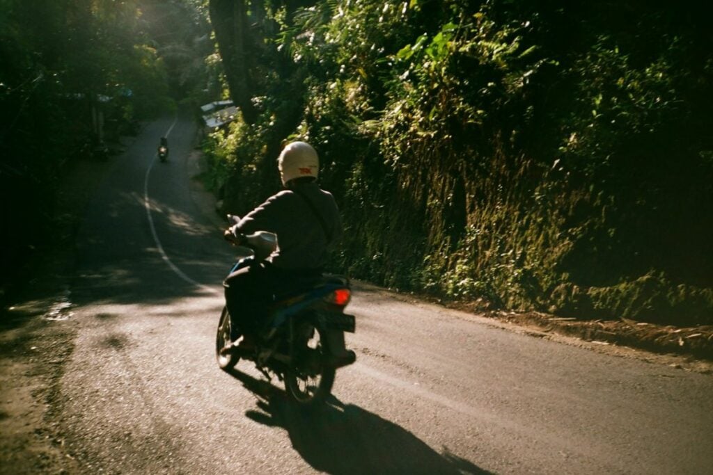 Jalan Wonosobo-Banjarnegara Lebih Cocok Jadi Wahana Uji Nyali daripada Jalur Antarkabupaten Mojok.co