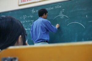 Jangan Jadi Dosen dan Guru: Gajinya Irit, Tanggung Jawab Selangit