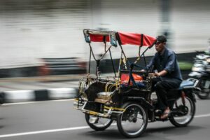 Saya Kapok Naik Becak Motor dari Stasiun Surabaya Pasarturi, Tarifnya Setara Naik Taksi