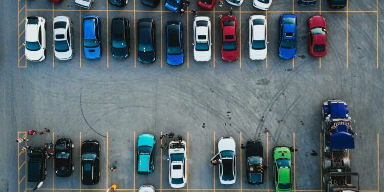 Parkiran Belakang MOG Malang: Dicintai karena Murah, Dibenci karena Bikin Macet dan Nggak Aman Mojok.co