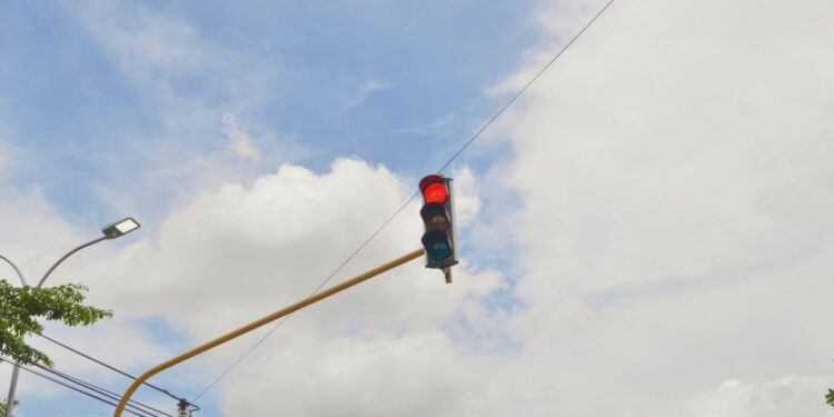 Durasi Lampu Merah Margorejo Surabaya Nggak Manusiawi, Saking Lamanya Bisa Ditunggu Sambil Ngopi dan Kelarin Skripsi